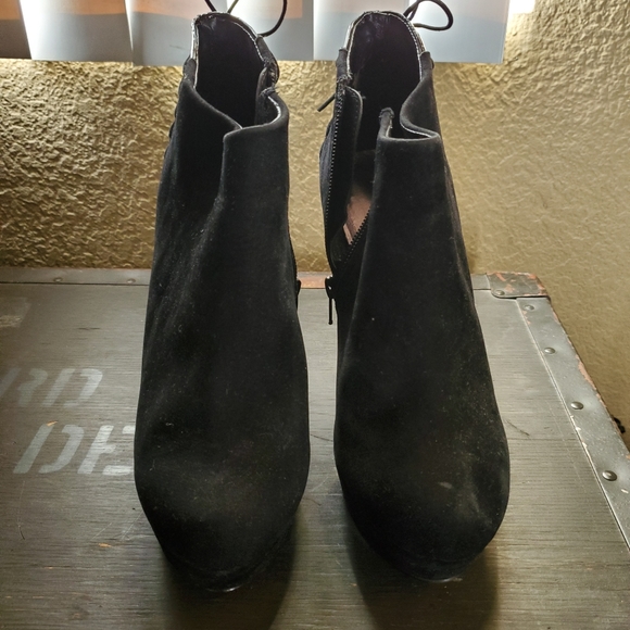 Boots - Picture 3 of 3